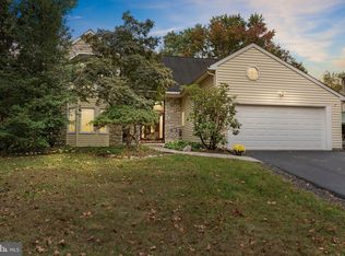 905 Pebble Ln, Southampton, PA 18966