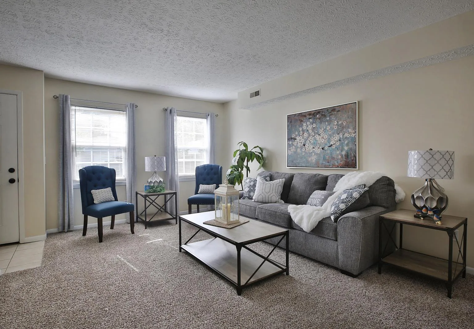 2 bed, 1.5 bath, 1008 sqft, $1,250 — Photo 2