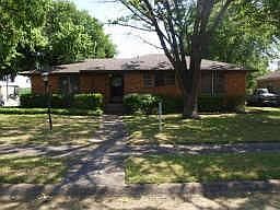 1st image of 102 W Woodbury Dr