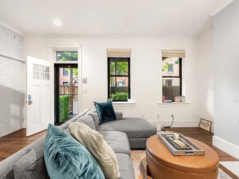 34 Lawrence St #2 — Photo 4