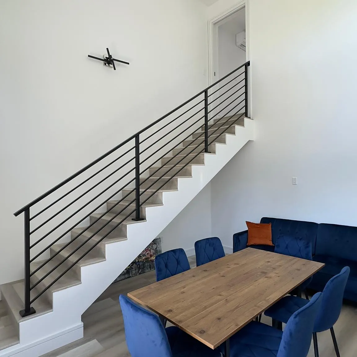 2 bed, 750 sqft, $3,300 — Photo 3