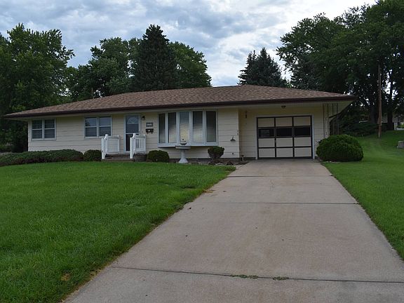 3rd image of 137 Memorial Dr