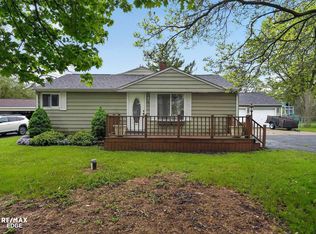 6120 Surrey Ln, Burton, MI 48519