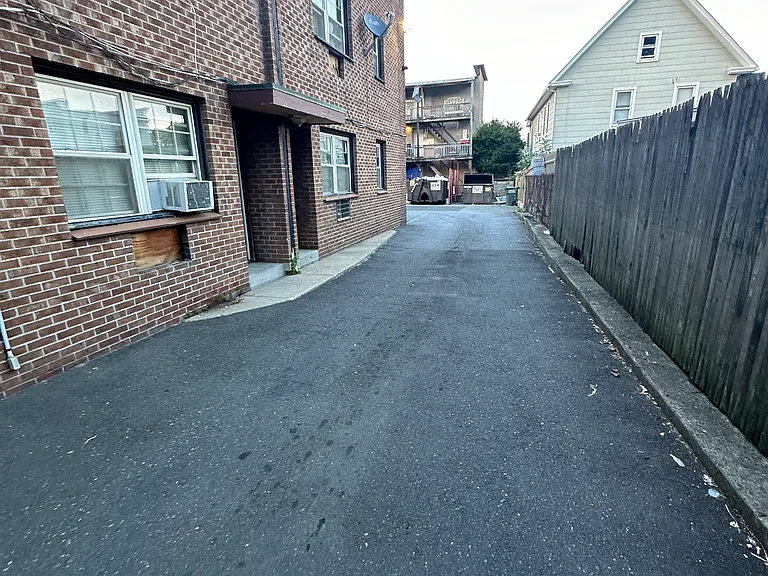 254 Oak St #7 — Photo 14