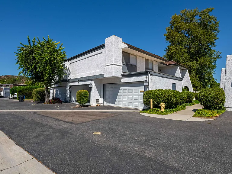 3623 Summershore Ln — Photo 43