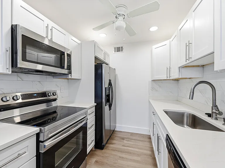 1043 Cornwall Dr #C — Photo 8