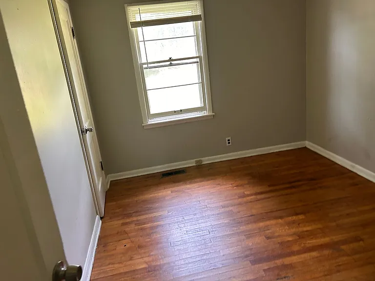 2702 Garvin Rd NW — Photo 2