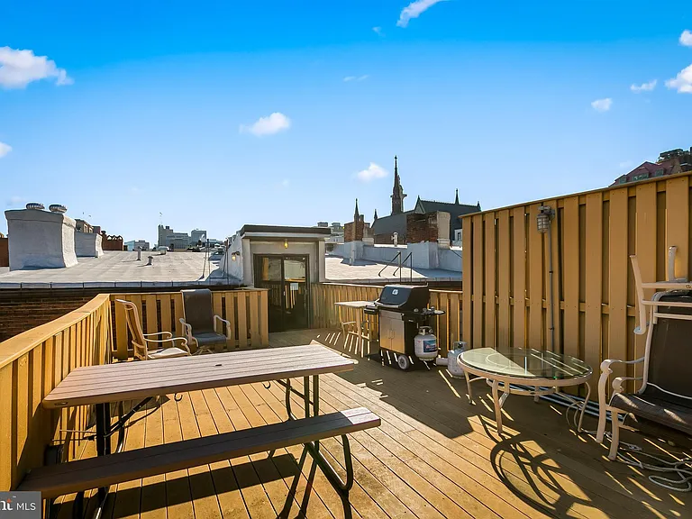 18 E Madison St #4 — Photo 32