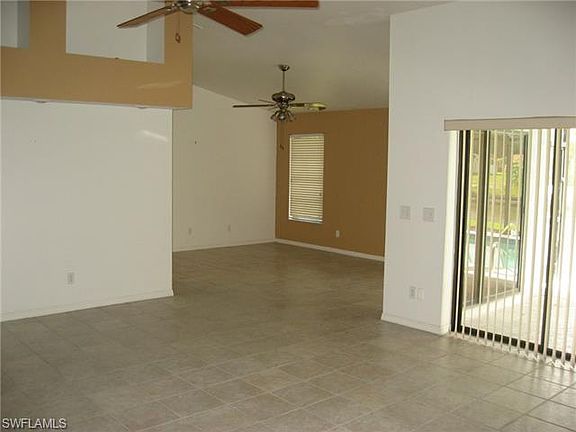 5th image of 1121 SE 21st St