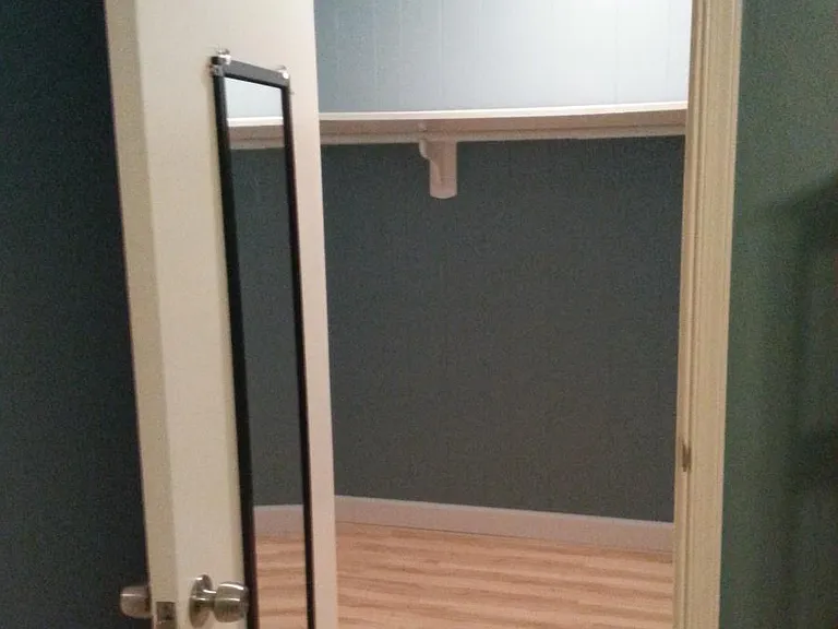 Walk in closet entrance