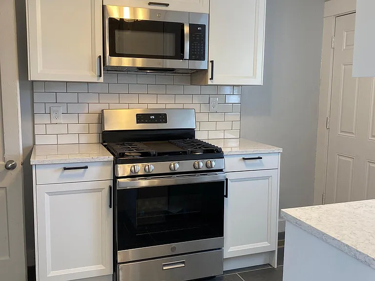 111 W Rundell St — Photo 13