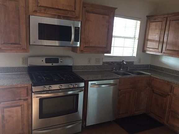 3rd image of 710 White Dr