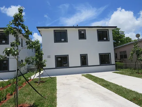 1840 NW 70th St Photo 1