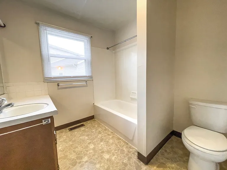 Hollyglen Apartments - Your Next Home in the Heart of Yorktown Schools — Photo 15
