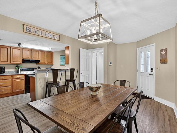 3rd image of 2603 Seagate Ln N
