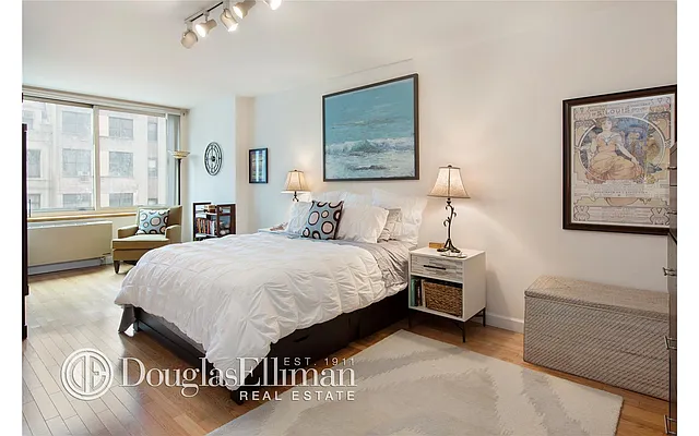 Rented by Douglas Elliman | media 22