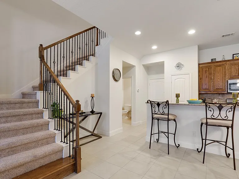 5428 Locust Dr — Photo 6