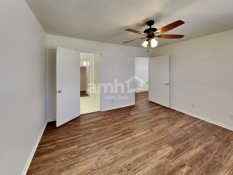 1041 Sweeping Vine Ave — Photo 10