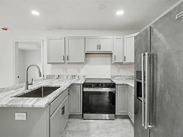 1128 Neville Ave — Photo 9