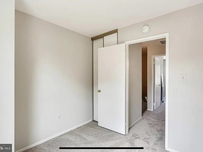 414 Carousel Ct — Photo 14