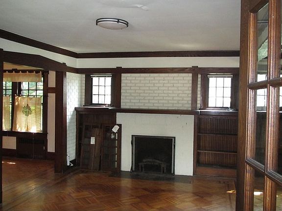 3rd image of 326 Hillside Ave