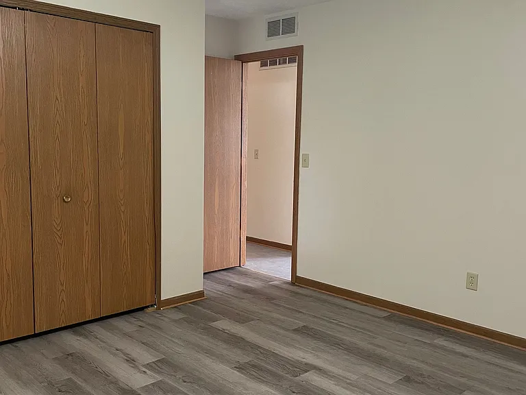 14775 Hillcrest Ave — Photo 8