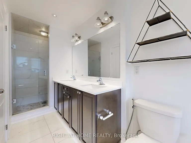 31 Lady Evelyn Cres — Photo 34