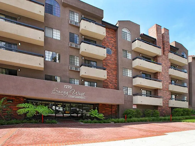 Savoy West Apartments — Photo 12