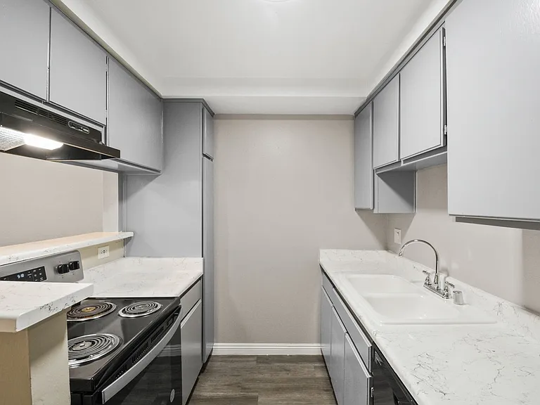 Mountain View Apartments — Photo 13