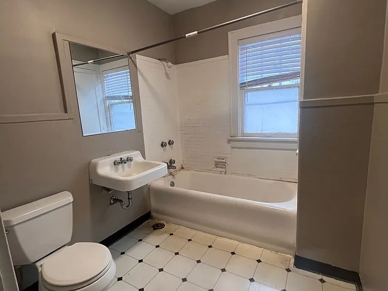 411 S 38th Ave — Photo 16