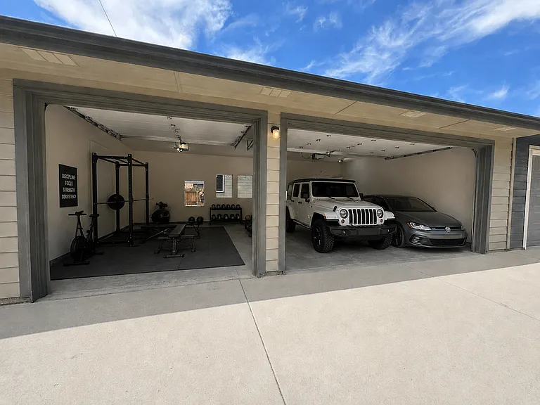 1634 S Oakland Ave — Photo 4