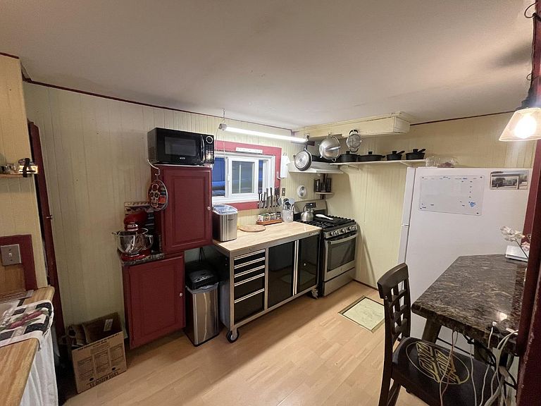 Listing photo 5