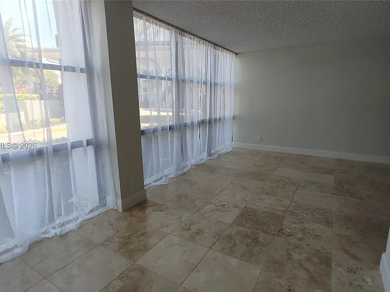 1000 Parkview Dr #125 — Photo 32