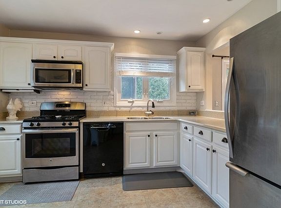 4th image of 170 Rosewood Dr
