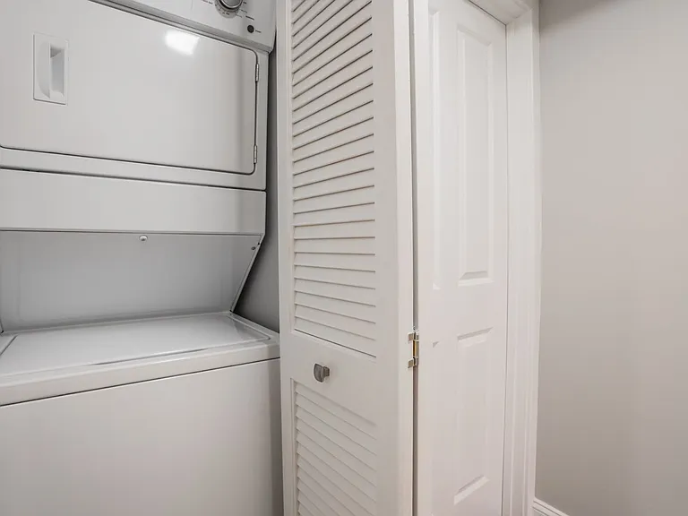 310 E Lanvale St — Photo 11