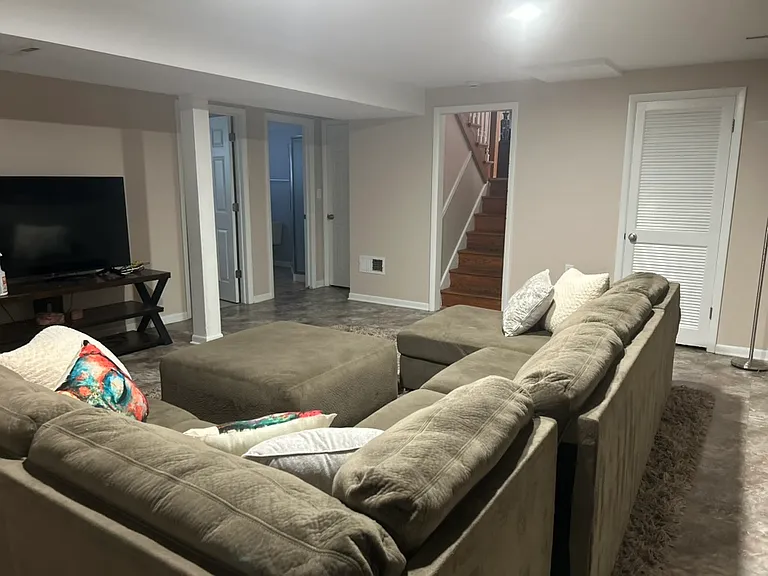 1126 Laurel Ln — Photo 14