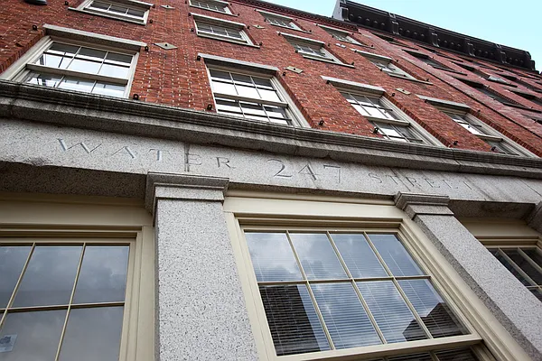 Sold by LG Fairmont Group | media 28