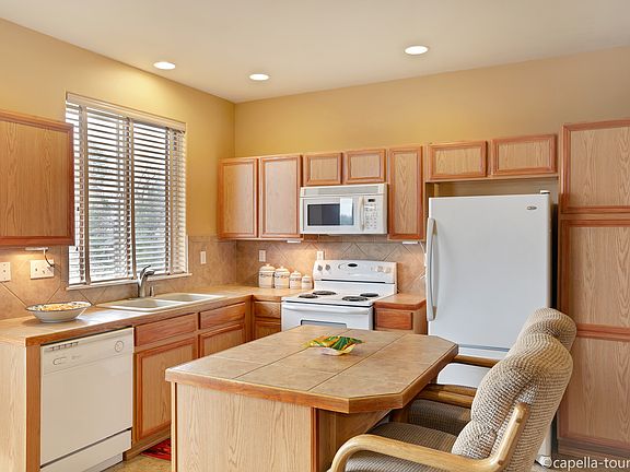 5th image of 524 SE Heathcliff Ln