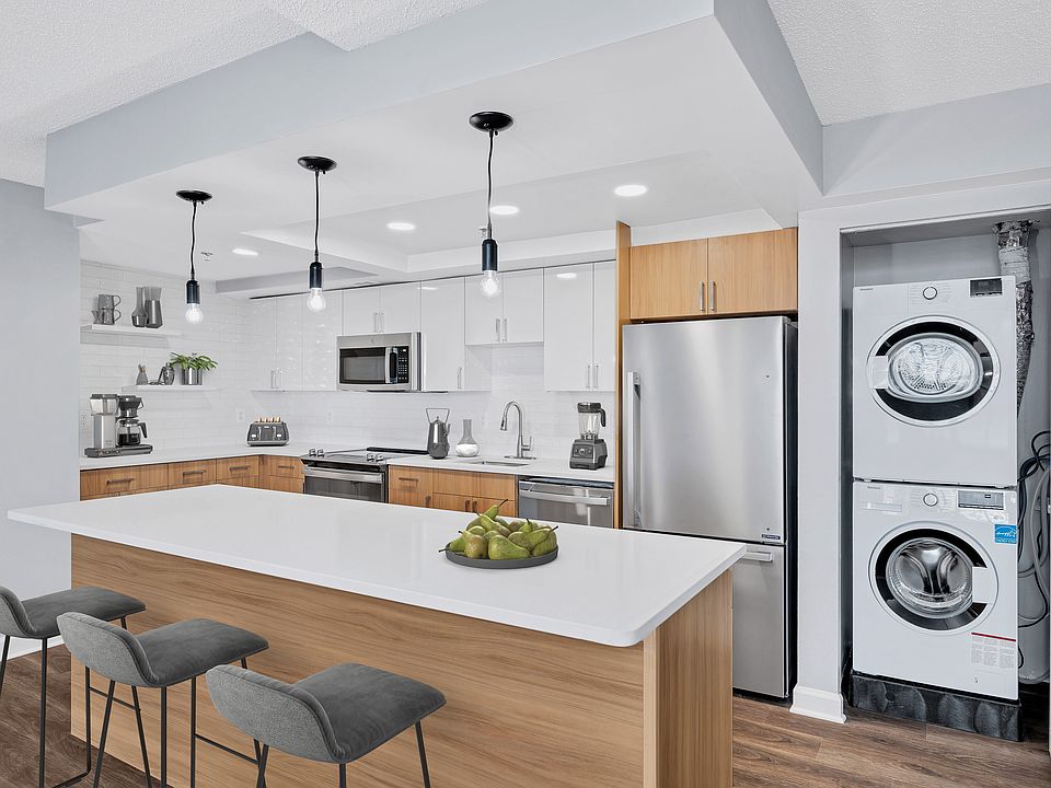 Ice white quartz kitchen counters
