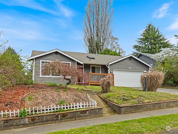 2nd image of 3332 Woodside Court NE