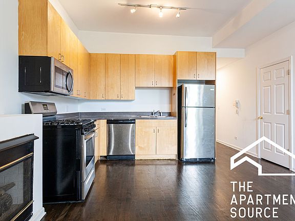 5th image of 2519 W North Ave APT 3R