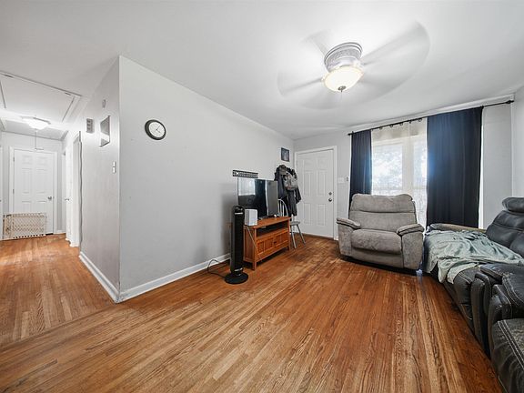 3rd image of 22 Cliffwood Cir
