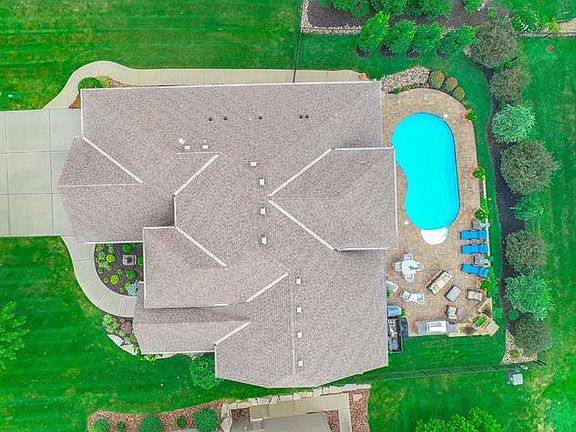 3rd image of 1712 NE Lashbrook Dr