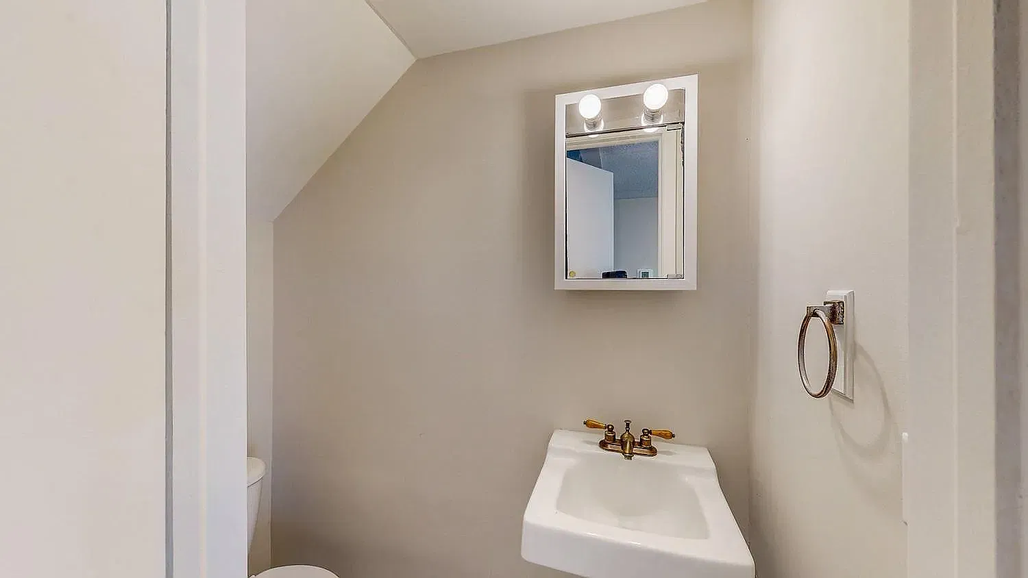 3 bed, 1320 sqft, $1,700 — Photo 1