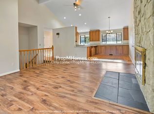 1755 SW Cloverleaf Rd, Lake Oswego, OR 97034