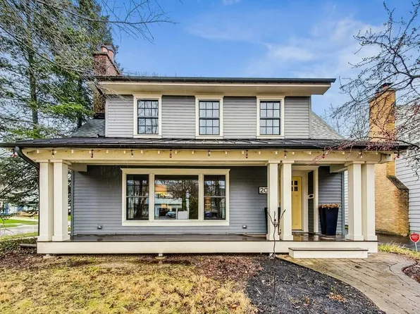 2011 Hollywood Ct, Wilmette, IL 60091