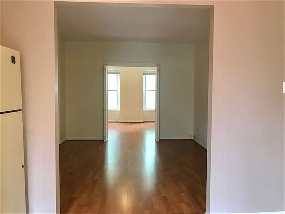 2nd image of 146 President St APT 3