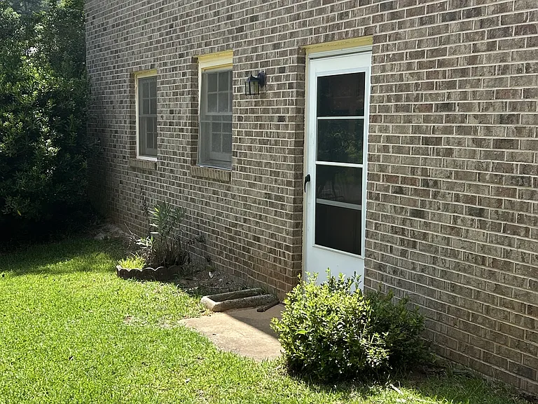 1973 Wood Valley Rd 
Basement Apartment