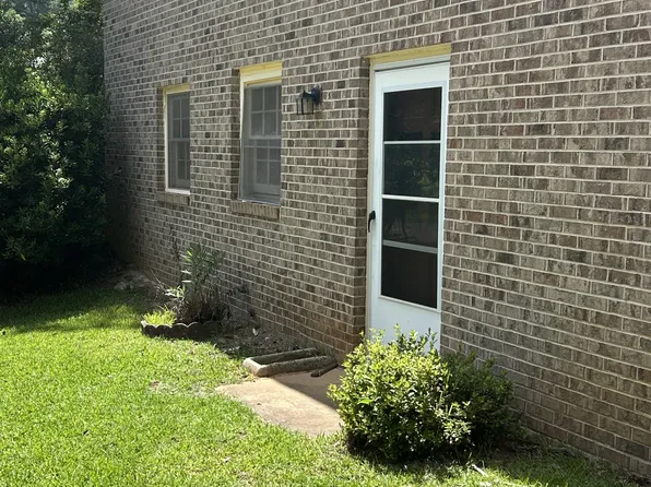 1973 Wood Valley Rd, Macon, GA