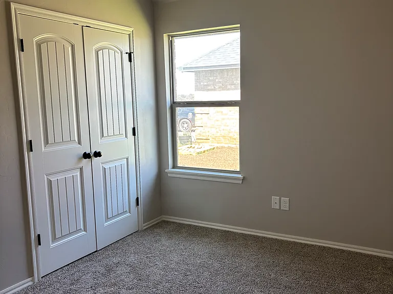 2209 E Grassland Ln — Photo 14